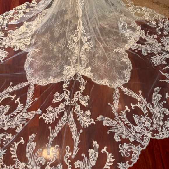 Enzoani ÉLYSÉE - Francoise wedding gown - Picture 5 of 13